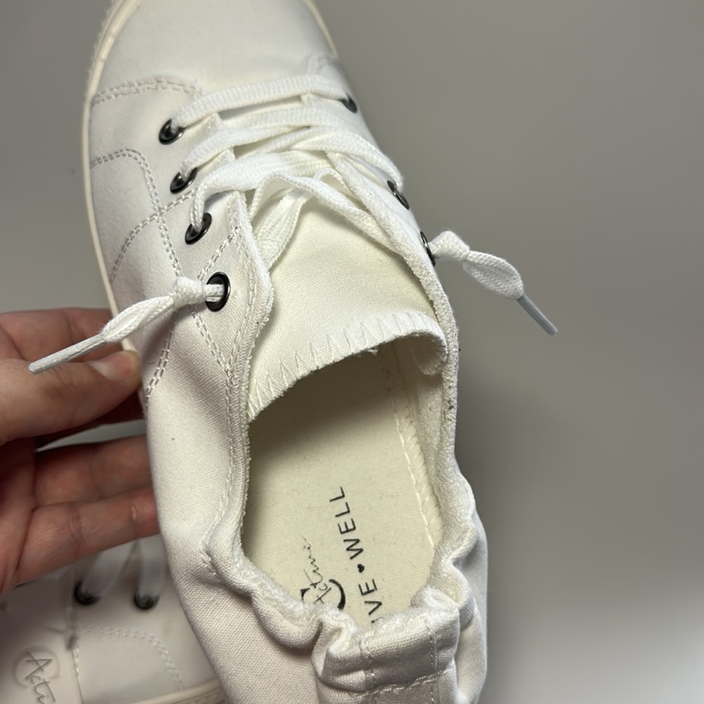 Active Live Well Womens White Canvas Slip On Scrunch Heel Sneakers Size 10 NEW - Picture 4 of 7